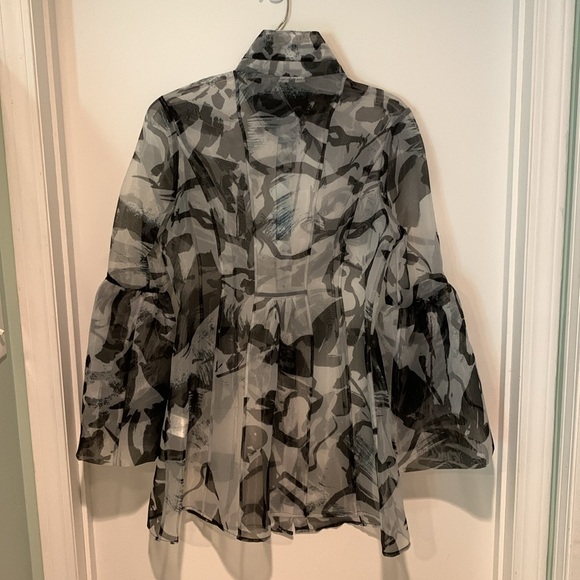Amazing designer Samuel Dong sheer jacket with bell sleeves. Size XS. NWOT. - Picture 4 of 12